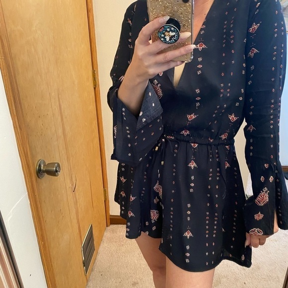 REVOLVE Joya Playsuit Oasis Print Shorts Romper - Picture 3 of 13